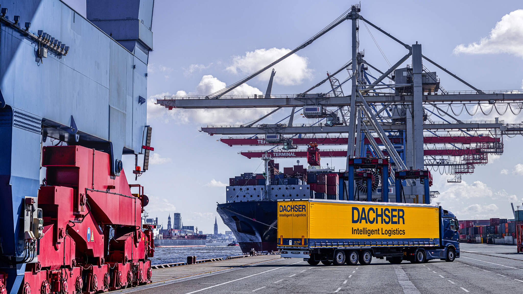 Increases in volume and high freight rates generated record growth at DACHSER. Increases in volume and high freight rates generated record growth at DACHSER.